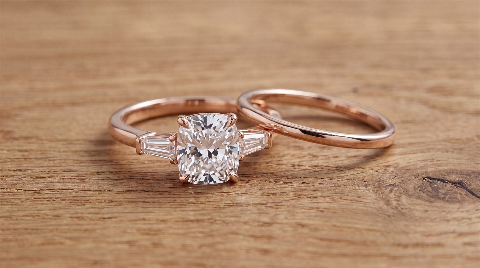 ¿Qué alianza combina con un diamante talla cojín? Guía de combinaciones