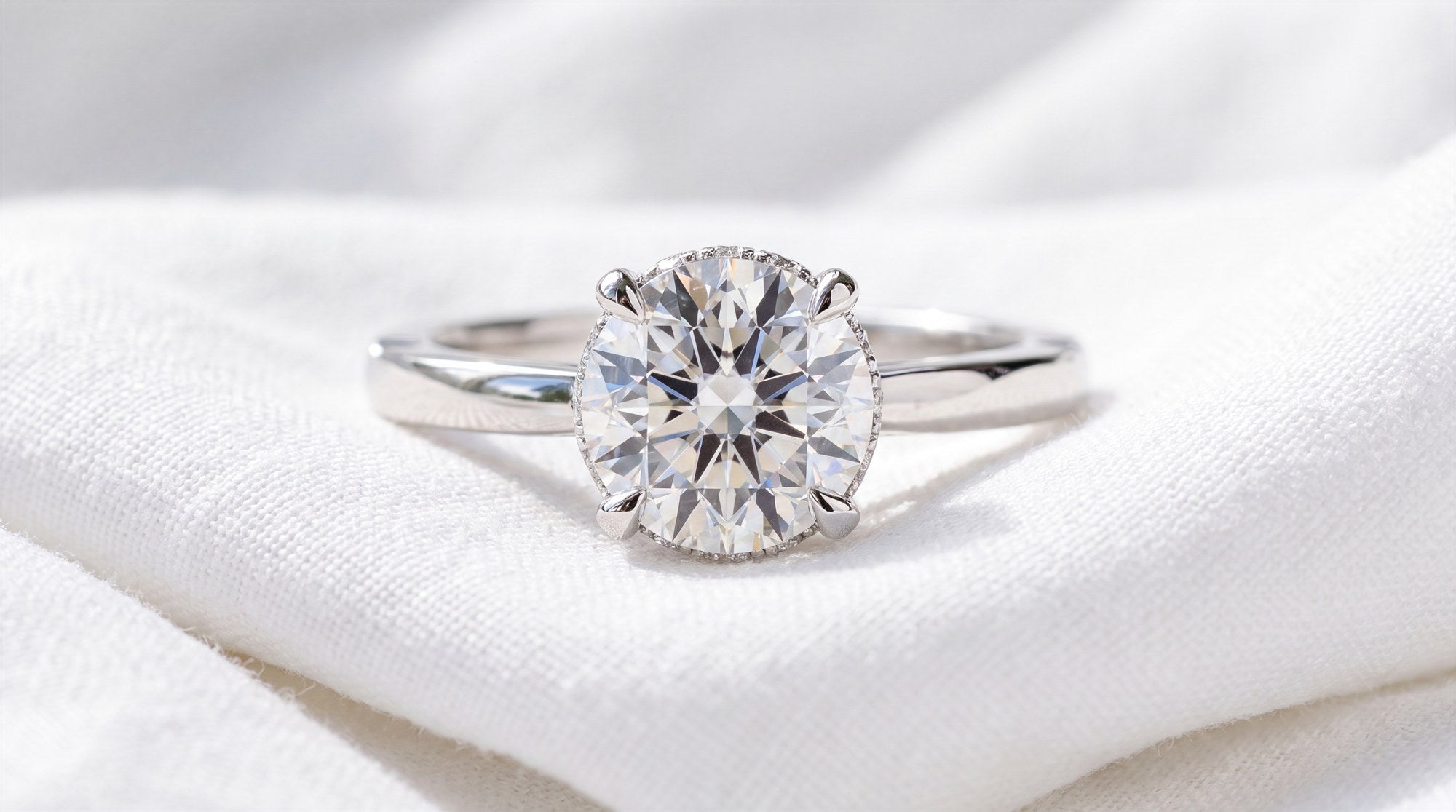 Qu'est-ce qu'une bague de promesse ? Signification et différence avec la bague de fiançailles