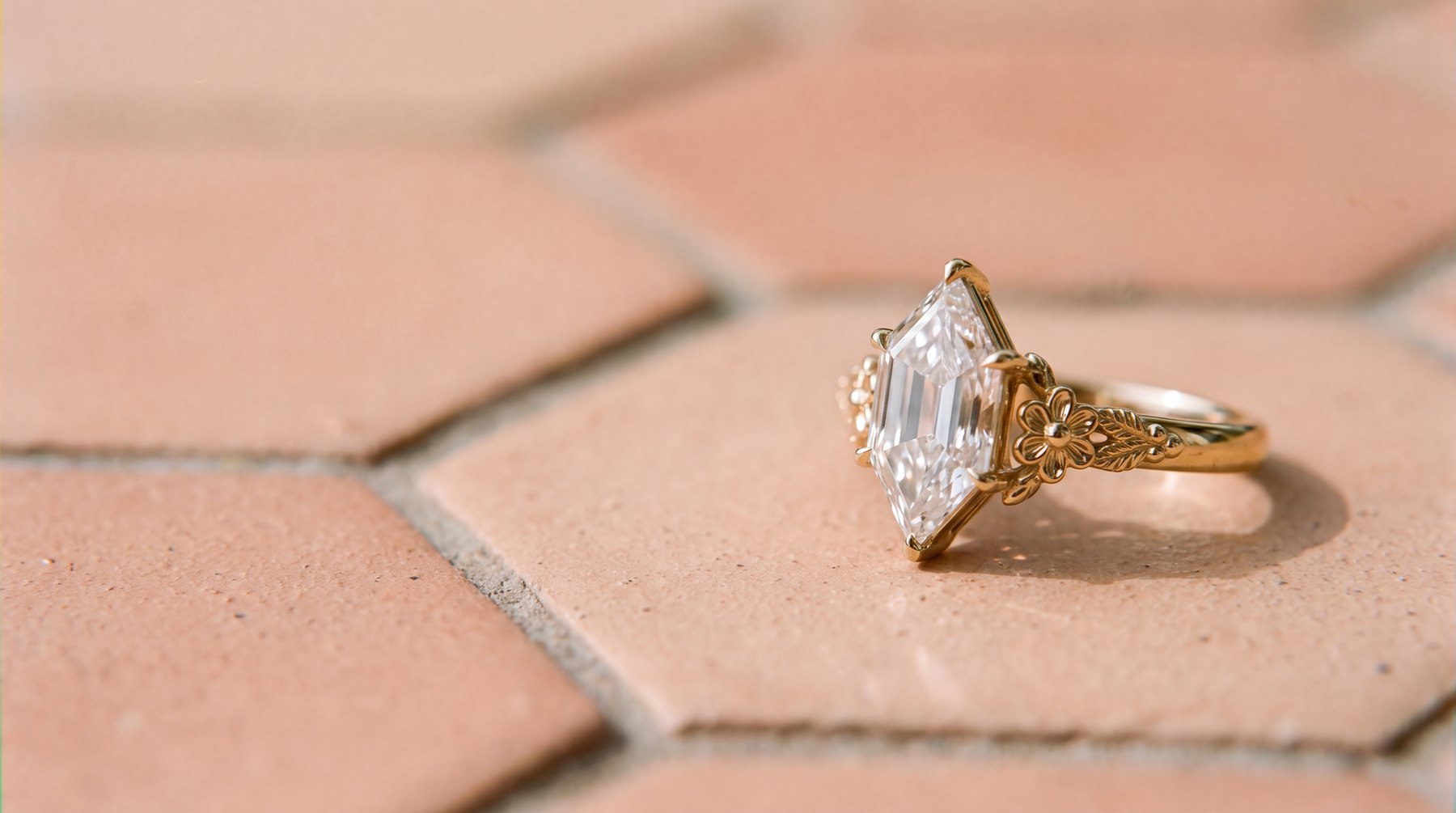 ¿Qué es un diamante de talla hexagonal y a quién le favorece?