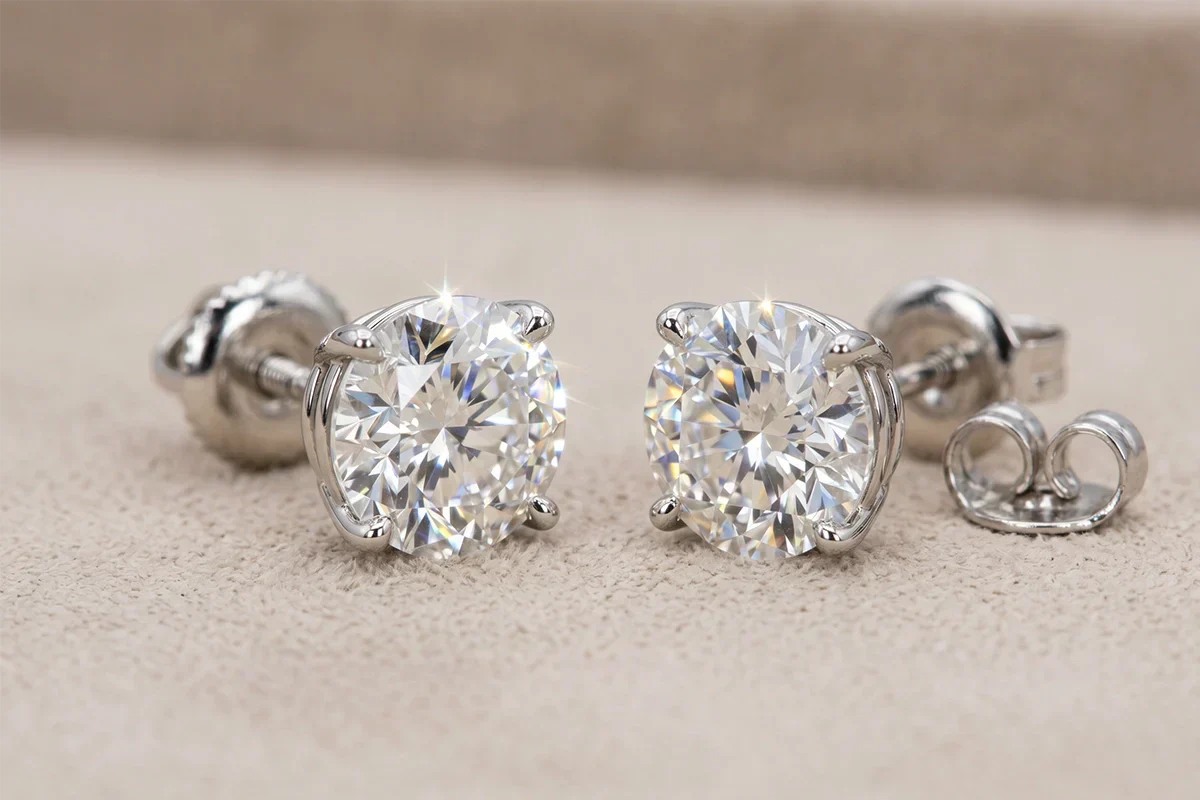 Screw Back vs Push Back Diamond Studs: Safety & Comfort Compared