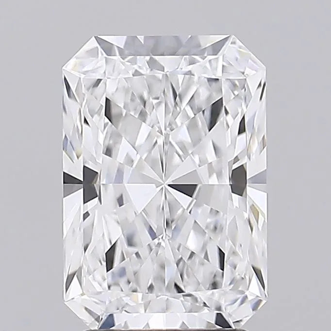 2.76 A sparkling rectangular diamond with brilliant facets