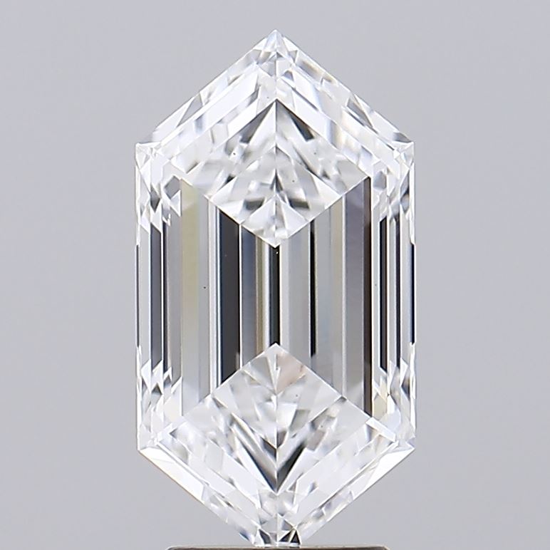 3.08 A clear, faceted diamond-shaped crystal with sharp edges