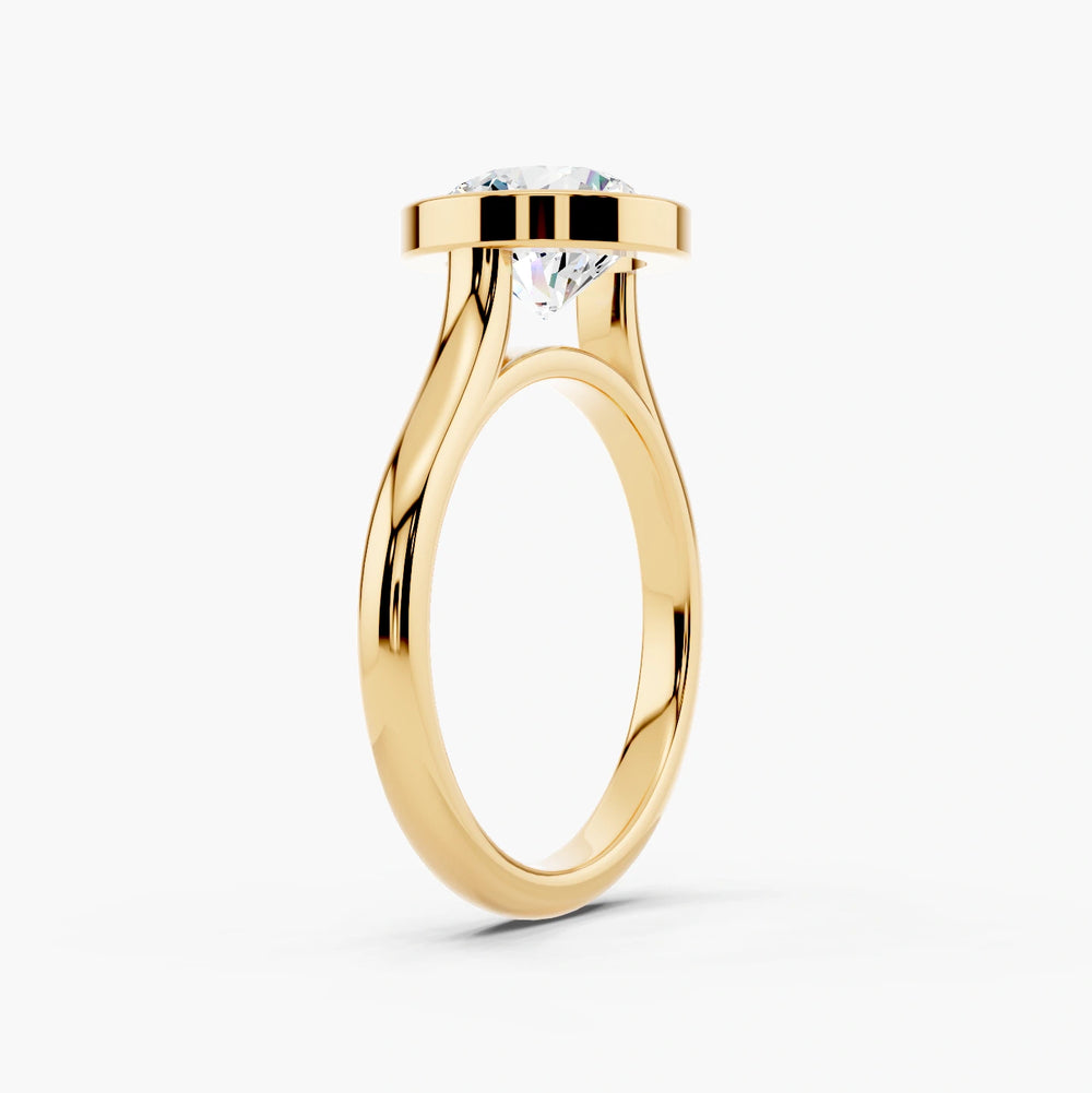 Round yellow gold setting, angled view