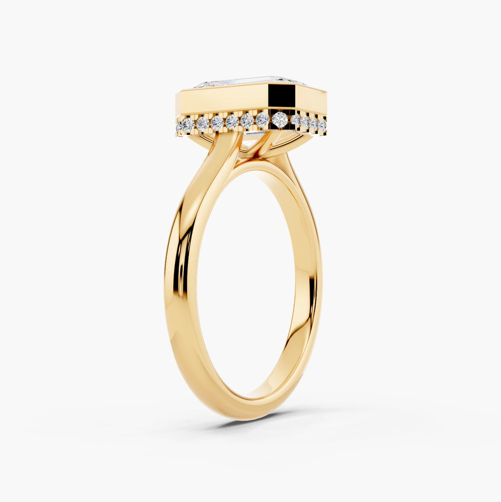 Emerald yellow gold setting, angled view