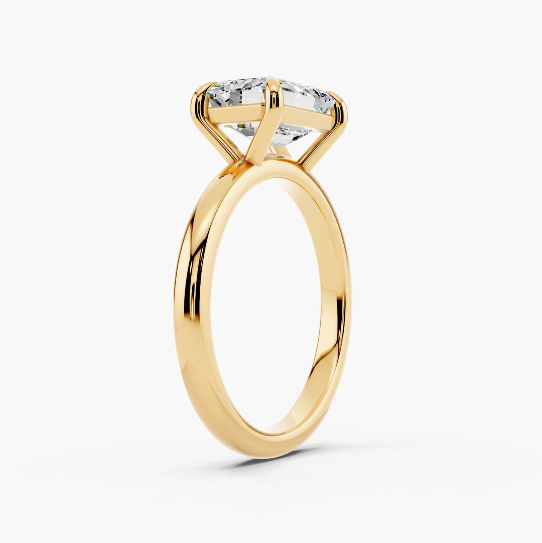 Emerald yellow gold setting, angled view