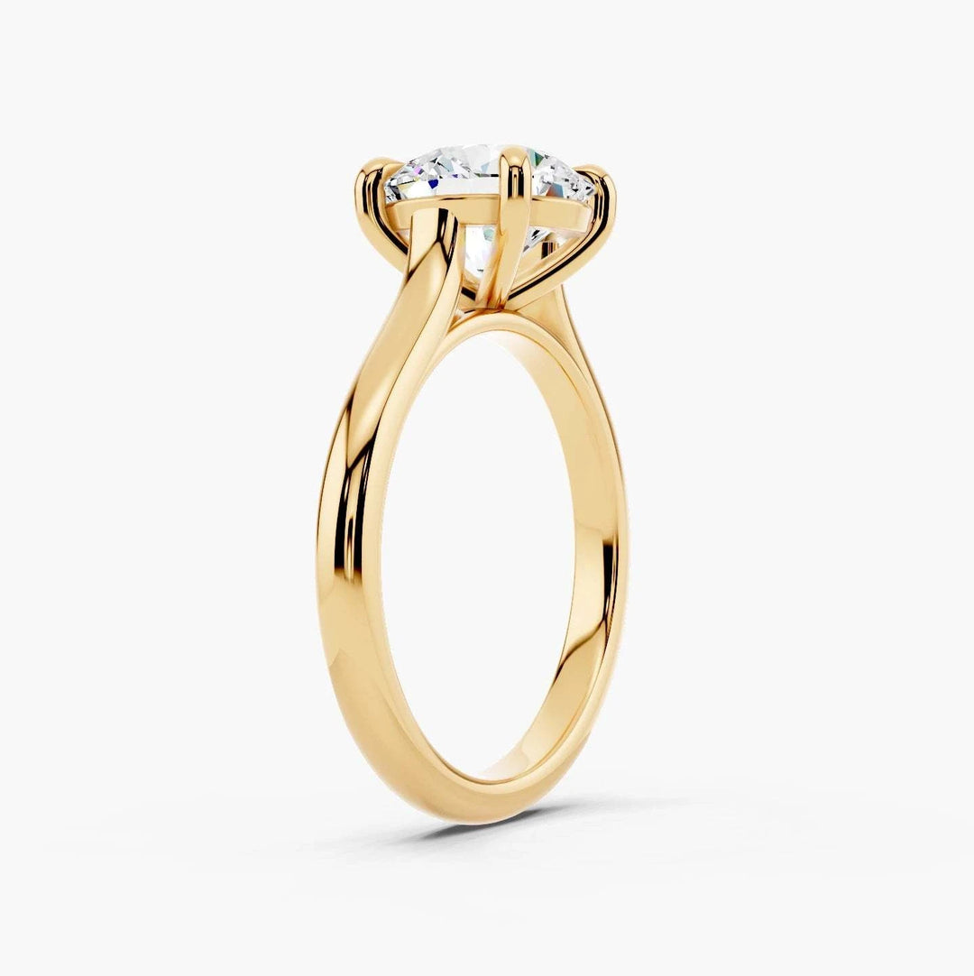Round yellow gold setting, angled view