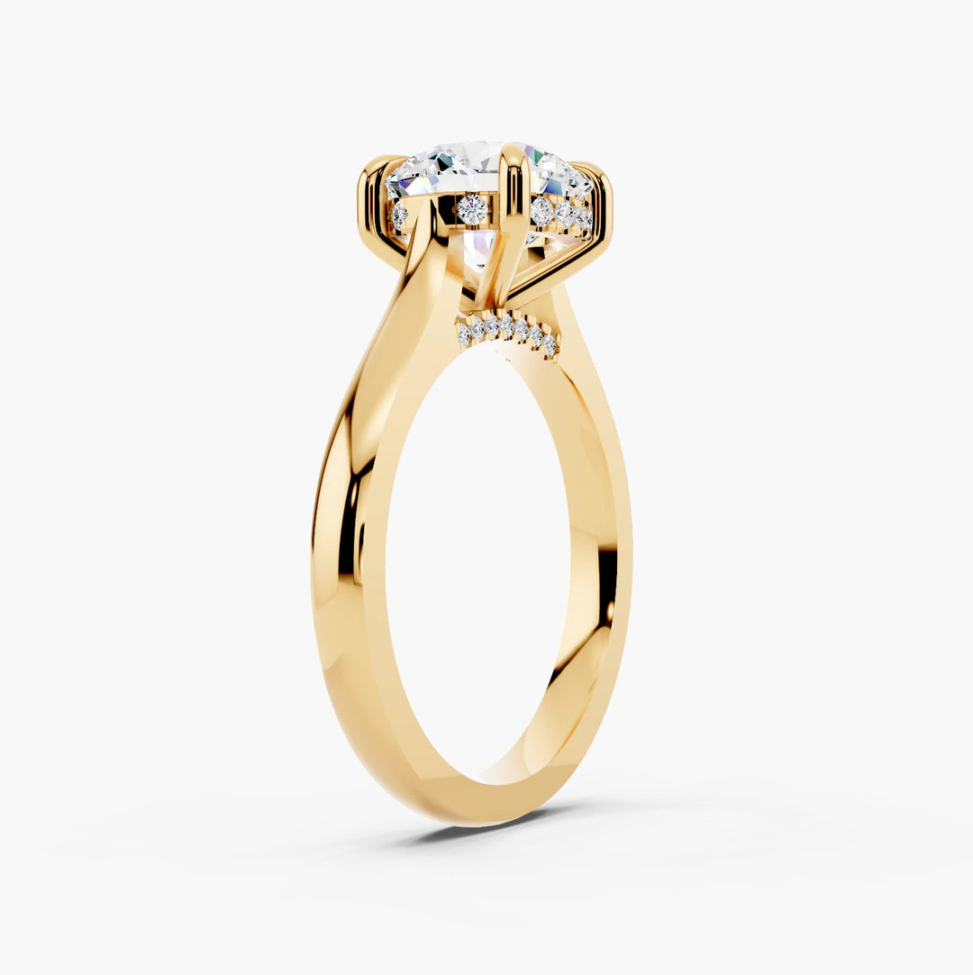 Round yellow gold setting, angled view