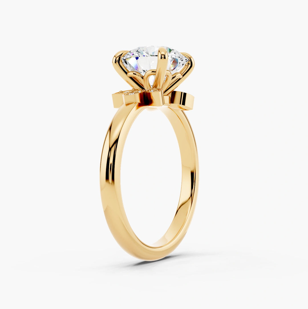 Round yellow gold setting, angled view