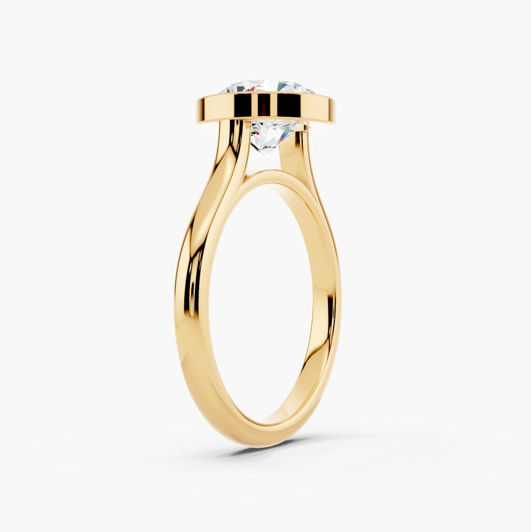 Round yellow gold setting, angled view