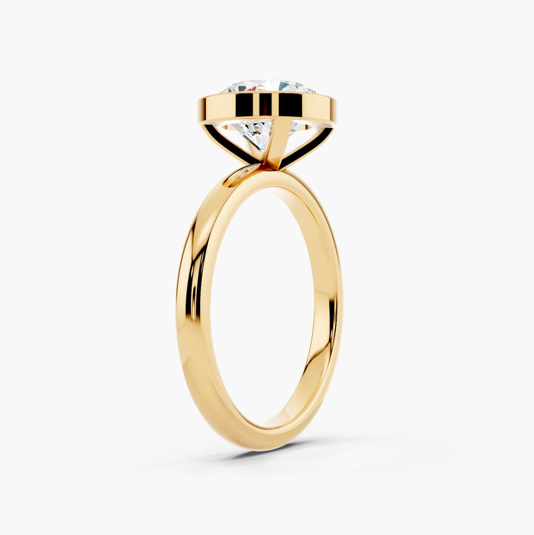 Round yellow gold setting, angled view