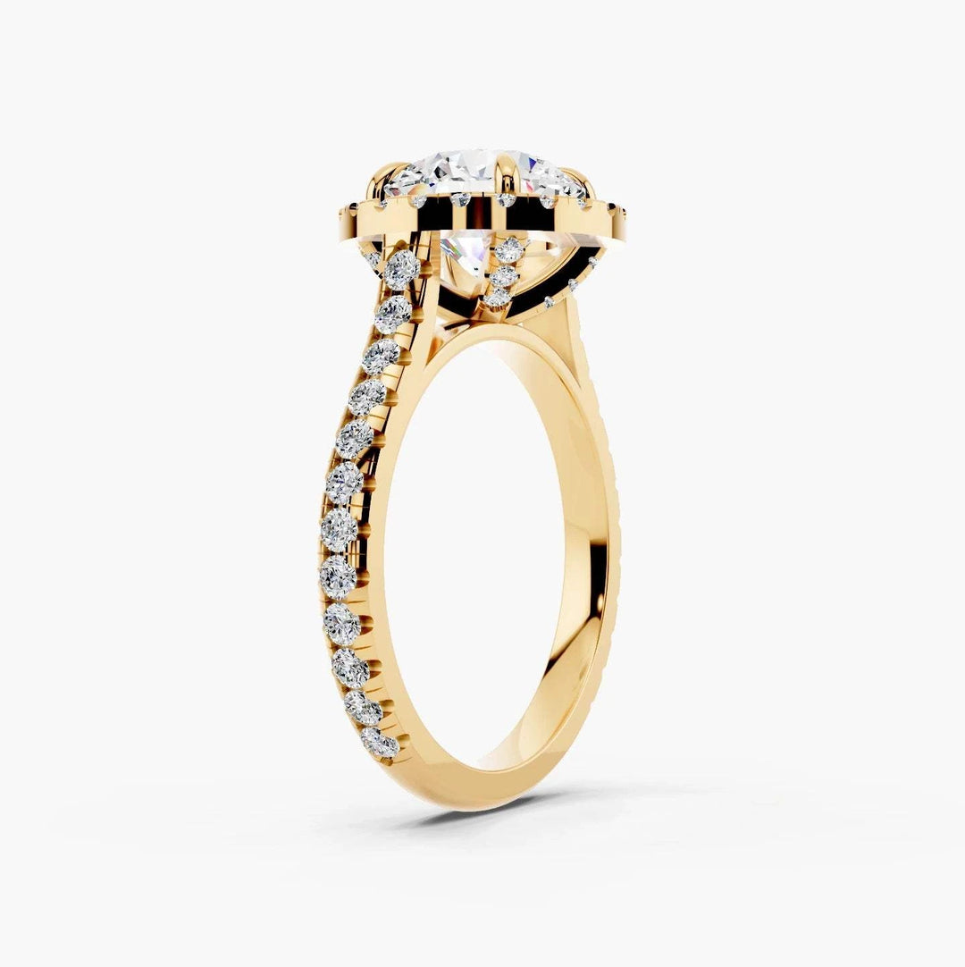 Round yellow gold setting, angled view