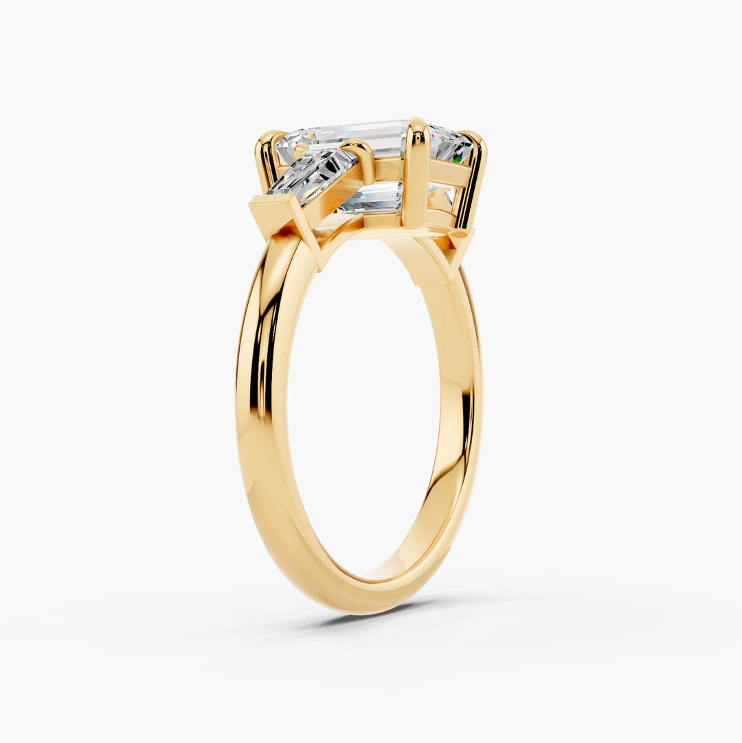 Emerald yellow gold setting, angled view