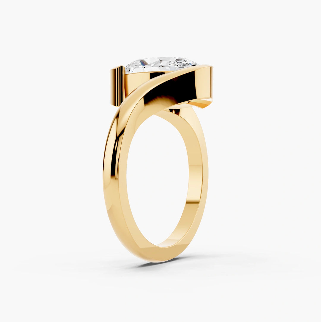 Oval yellow gold setting, angled view