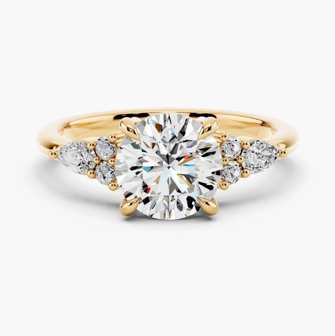 Round yellow gold setting, undefined view