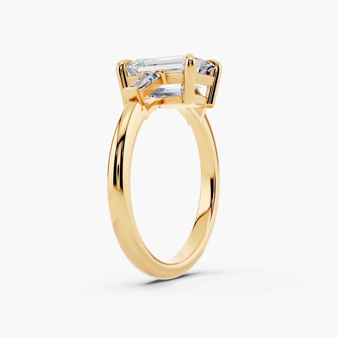 Emerald yellow gold setting, angled view