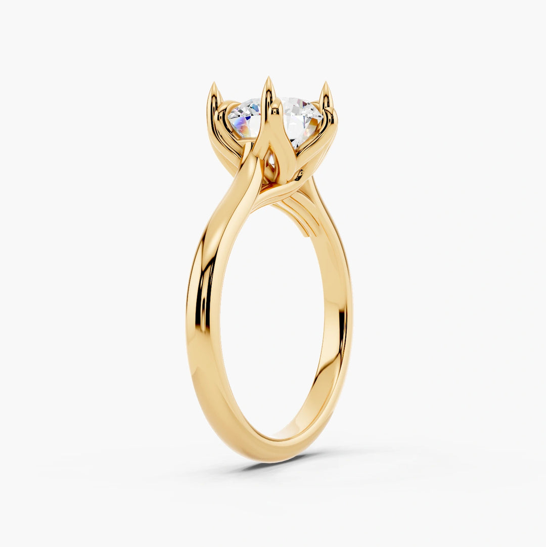 Round yellow gold setting, angled view